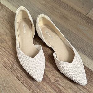 Vivaja Women's Cream Pointed Flats